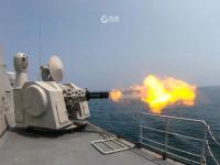 开火！百发弹药织成“火力网”，枣庄舰集训超燃场面