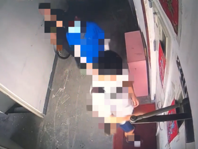网友：“这伙人形迹可疑还冒充警察”，结果没想到的是……