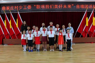 让孩子们体会音乐的魅力，这几位网格员协助少工委开展合唱培训活动