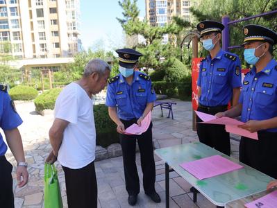 文明典范城市创建进行时，崂山将文明执法服务带到百姓家门口