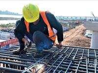 三伏天，青兰高速改扩建工地错峰施工保进度