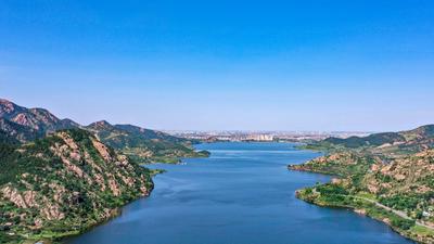 天朗气清，秋日崂山水库有了“青岛蓝”