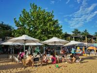 烛光、音乐、啤酒……来这片海感受秋日里的微醺慢摇