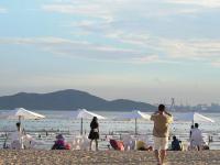 烛光、音乐、啤酒……来这片海感受秋日里的微醺慢摇