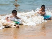 热！热！热！青岛浴场“下饺子”啦
