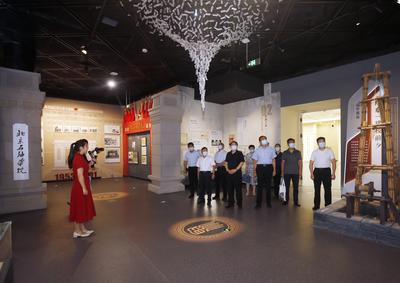 为弘扬中国精神提供社科智慧和学理支撑 “马克思主义与中国精神研讨会”在青岛举行