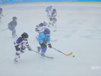 超燃的“冰锋对决”！实拍青岛北京小队员冰球大赛