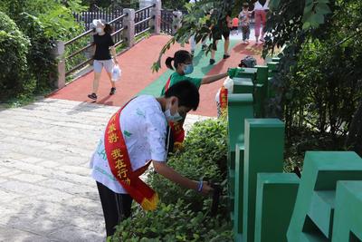 文明旅游守护绿水青山，崂山风景区开展环保志愿者活动