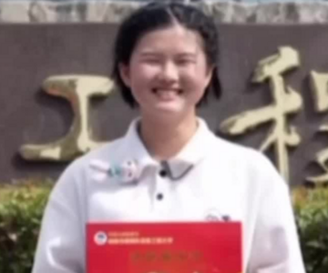 山东籍烈士孟祥斌的女儿，前往父亲生前就读军校报到