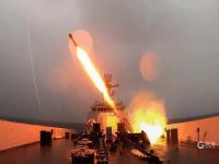 开火！百发弹药织成“火力网”，枣庄舰集训超燃场面