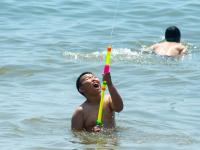 热！热！热！青岛浴场“下饺子”啦