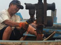 秋季开渔在即，渔民修船补网静候大丰收