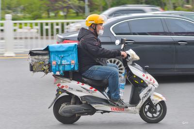 节日我在岗 | 节日服务“不打烊”，守护城市烟火气