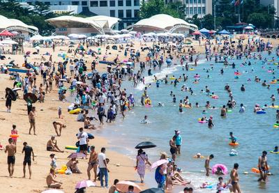 热！热！热！青岛浴场“下饺子”啦