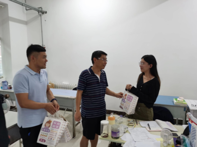 ﻿青岛理工大学管理工程学院慰问暑期留校学生，送上“考研福袋”