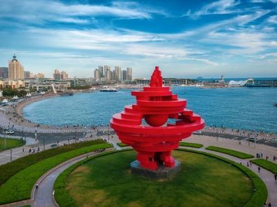 青岛各级各部门各单位通力合作、广泛参与，争创全国文明典范城市