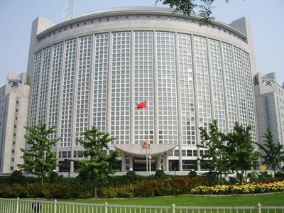 外交部发言人就美国联邦参议员窜台答记者问