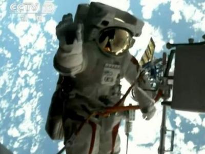 拍下这张“宇宙最酷”照片时，聂海胜看到了什么？