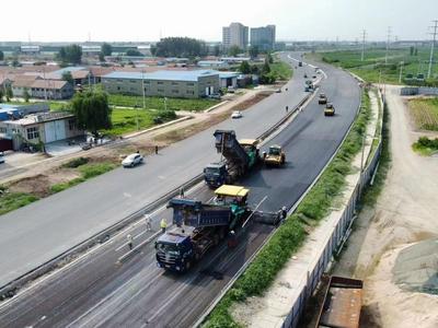 纵贯平度、胶州，青岛这条省道改建工程路面基层施工提前1个月完成