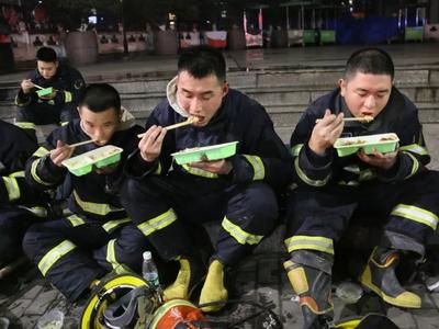 送别山东籍消防员万惠文！牺牲当天，连最后一顿饭都没来得及吃…...