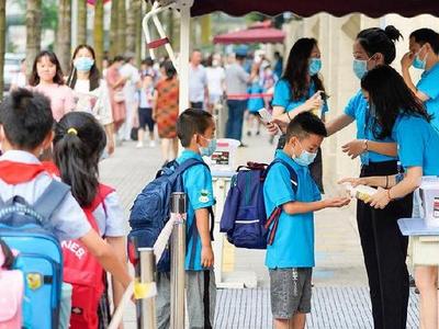 学习桌、护眼灯，“特殊功能”学习用具真管用？