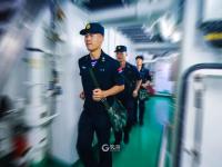 开火！百发弹药织成“火力网”，枣庄舰集训超燃场面