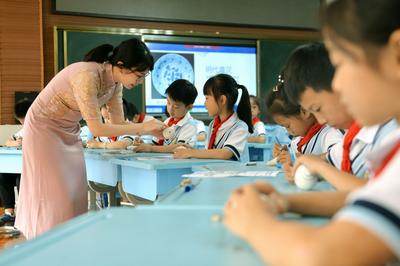 四川雷波县就“不尊重教师的错误做法”致歉：成立专项工作组进行全面调查