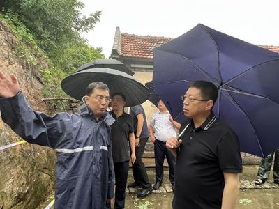 迎战“梅花”，崂山区委书记张元升冒雨赴一线“查漏补缺”
