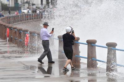 黄色预警！“凤凰”今天中午将移入南海，最强可达强台风级
