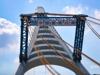 国内首座超大体量“A”字形主塔竖转成功