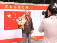 大合唱、合影、写祝语……他们为祖国这样“花式”庆生