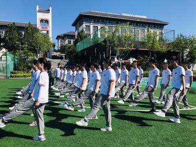 站军姿、齐步走……一起听听师生们的军训故事  