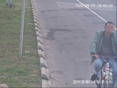 嫌疑人每天经过路口“打卡”，民警蹲守将其抓获