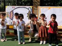 升旗仪式、成长印记、朱砂启智……戳图来看花式开学