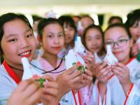 汉服、陶笛、古韵……一群师生这样礼赞祖国