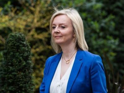 英国首相特拉斯接受泽连斯基邀请将出访乌克兰