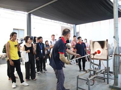 【2022打卡中国】在淄博，外国视频博主赴一场艺术品之约