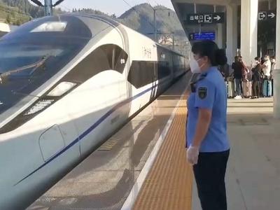 国庆假期火车票，明起开售！乘车须持48小时内核酸阴性证明