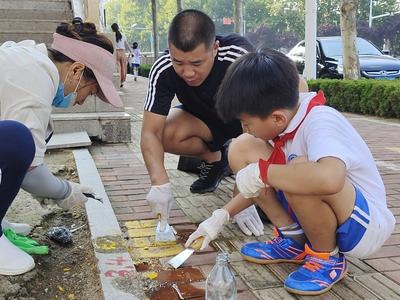 争做城市文明的示范员引导员守护员！青岛青少年志愿者助力文明典范城创建