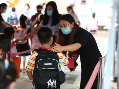 家委会监督学校工作，谁来监督家委会？