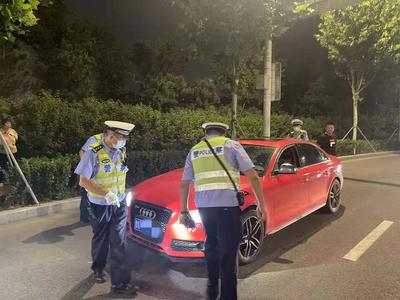 车辆炸街扰民？严查！青岛开发区交警集中整治查处各类交通违法行为