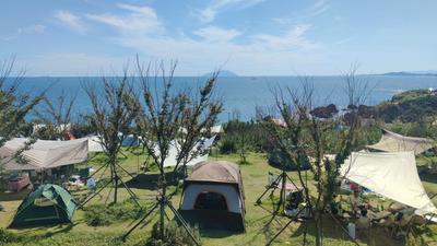 秋高气爽！岛城户外开满“帐篷花”