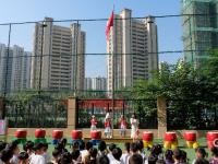 升旗仪式、成长印记、朱砂启智……戳图来看花式开学