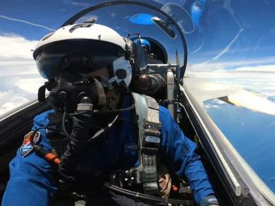 中国海军航空兵初步实现从岸基向舰基跨越发展