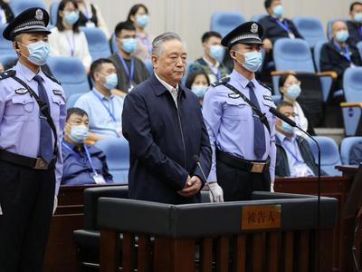 王立科受贿、行贿、包庇、纵容黑社会性质组织、伪造身份证件案一审宣判