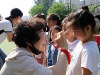 升旗仪式、成长印记、朱砂启智……戳图来看花式开学