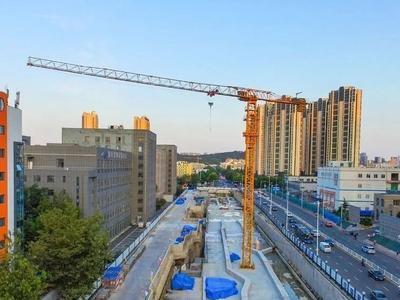 新进展！青岛地铁13号线嘉陵江路站主体封顶，全线唯一双岛四线同台换乘车站