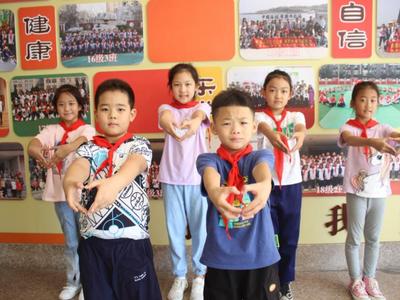 做手工作品、唱暖心歌曲、山海情讲座……青岛市北区各小学教师节祝福满满