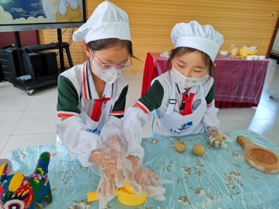 青岛陵县路小学开展“喜迎二十大 巧手迎中秋”实践活动