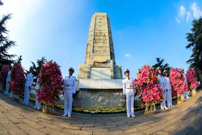 以国家之名致敬，北部战区海军官兵缅怀英烈